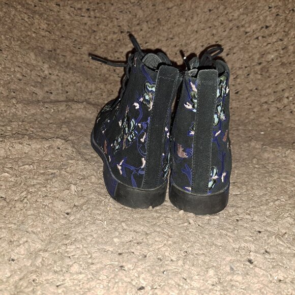 CAMPER TWINS-Black Suede/Embroidered Floral/Peacocks-Side Zip-Sz 36-Near Mint - Picture 6 of 8